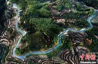 安徽黄山：公路沿线美景如画