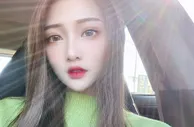 足球宝贝：超高顏質美少女雨停 清新可愛甜美笑容深邃事業線乍現鏡頭前解放養眼畫面