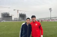 国手遇见国门！颜骏凌晒照：很开心许昕哥探班，左脚弧线球很不错