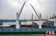 世界载重吨位最大的多用途重吊船“泰兴”轮首航山东港口烟台港