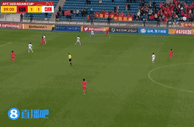 U20国足1-2落后韩国！阳敏杰对抗中倒地，成镇荣停球推射破门