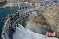 全球水电行业起重载荷最大坝顶门机正式投入使用