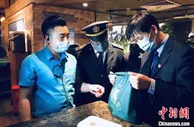 北京塑料购物袋销量平均下降35% 众多大型连锁超市已全面更换可降解塑料袋