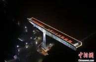 4500吨重84.6米长！南玉铁路首座转体桥完成“空中体操”