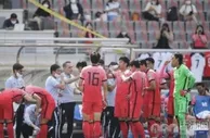 足球赛报：韩国2-1逆转国足竞争对手，铁家军形势大好：末轮打平即可出线