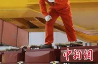 白鹤滩水电站第14台百万千瓦机组转子成功吊装