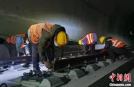 郑万高铁湖北兴山段全面铺轨