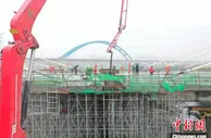引江济淮（江淮沟通段）玉兰大道桥顺利合龙