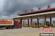 广西东兴口岸（北仑河二桥）进境水果指定监管场地正式运营