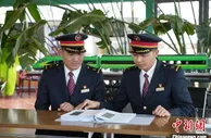 中老铁路哈尼族火车司机：“开着火车回家乡”梦想成真