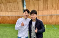 热刺韩国官推晒孙兴慜&朴智星合照：韩国足球的两个偶像相遇了！