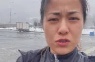 中新网：目前李佳悦和队友正在紧急撤离阿达纳，途中遭遇暴风雪