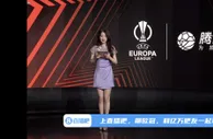 腾讯美女主播展示吧友热评：我厂只有一套首发，少一个人都差很多