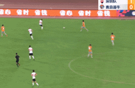 王建明停球手球送点！16岁夏合扎提打破中超最年轻进球纪录！