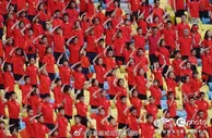 750位中小学生在凤凰山足球场献唱，深深爱意献给母亲