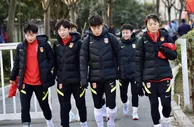 足球赛报：3-0延续夺冠状态！中国女足22人出场，“双王”开挂，预定亚洲前3