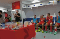 【名场面】一场梦！国足晋级12强赛，陈戌源更衣室转圈拍手