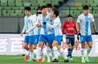 记者：津门虎新赛季主场球衣蓝白配色，客场球衣是亮黄色