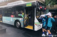 毕生难忘！广东女足客场挑战四川女足，全队乘坐公交车出行