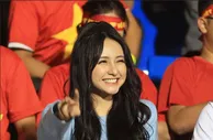 足球宝贝：泳装辣度破表！越南女ＤＪ《Jenny Ye?n》甜美笑颜身材却很火爆！