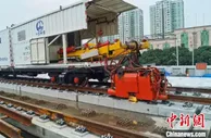 中国首台新能源焊轨机助力“轨道上的大湾区”建设