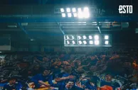 你能认出多少？切尔西战多特打出巨型tifo，致敬俱乐部历史名宿