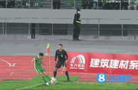 梁诺恒乱战中破门扳平比分，浙江1-1山东