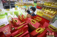 近日一些地区出现抢购粮油米面的情况 农业农村部回应