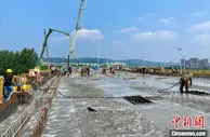 滁宁城际铁路四线道岔连续梁完成浇筑