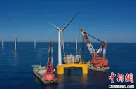 全球首台抗台风型漂浮式海上风电机组在阳江安装成功