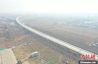 京唐城际铁路（燕郊段）架梁铺轨通道顺利打通