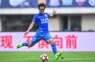 记者：叶楚贵昨天已与梅州客家会合，将回到家乡球队效力