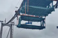 浙江温州瓯江北口大桥首片主梁架设成功