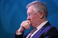 内维尔：以前球员们没给做慈善用的足球签名，差点被弗格森杀了