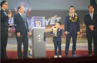 2022年越南金球奖颁奖：阮文决、黄茹分获男女足最佳球员
