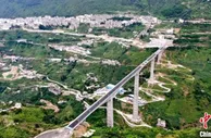 四川金阳：钢管混凝土格构空心墩桥建成通车