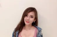 足球宝贝：完美女神張舒晴 大膽袒胸讓陽光普照性感美體無與倫比挑戰美的極限讓人看了都忘不了