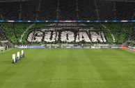 震撼！战泰山赛前，国安球迷组巨幅TIFO，为球队助威