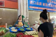 探访四川菜市场：精细服务背后的情怀与压力