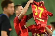 足球资讯：再降！中超又1支球队效仿恒大：年轻球员平均年薪低于50万！