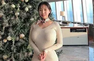足球报：韩国网红美女，靠健身打造紧致曲线，丰腴饱满的身材散发迷人魅力