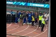 球迷赛后现场怒骂韦世豪：CNM！SB！韦世豪示意再大声点????