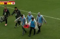 胡荷韬抽筋被担架抬下场，买乌郎-米吉提替补上场