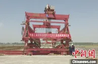 新疆南部若民高速公路全线最长大桥架设完成