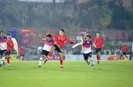 云南县城陇川草根足球赛一夜爆火，当地人：半个县城的人都来看球