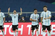 足球赛报：美洲杯战报，阿根廷1-1智利 梅西轰任意球世界波 灯光秀缅怀马拉多纳