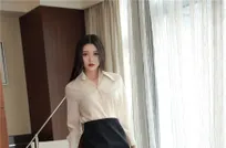 气质美女陈一涵制服丝袜酥胸美腿性感写真