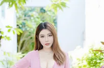 秀人网 巨乳尤物软软Roro低胸装极品美臀诱惑大胆写真