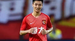 成都蓉城与申花的比赛刚结束！韦世豪就选择连夜离队，谢鹏飞直接转会顶替他挑大梁