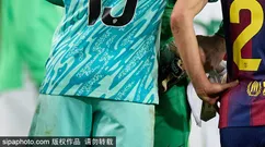 巴萨财务隐忧：巨额收入下的泥足巨人